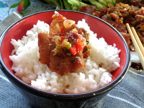 Thịt chiên xóc tỏi ớt ngon tuyệt cho cuối tuần