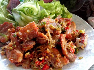 Thịt chiên xóc tỏi ớt ngon tuyệt cho cuối tuần