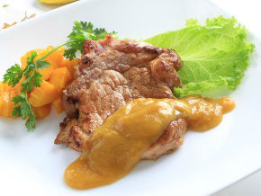 Thịt cốt-lết sốt xoài