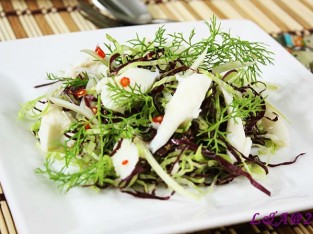 Thịt cua trộn củ thì là và rau xà lách