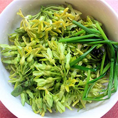 Cách làm thịt cuộn hoa thiên lý hấp