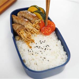 Cách làm thịt cuộn nấm kim châm và bí đỏ