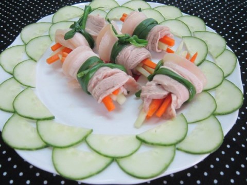 Thịt cuốn rau củ