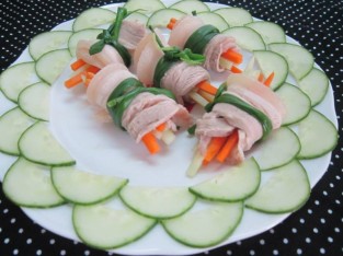 Thịt cuốn rau củ