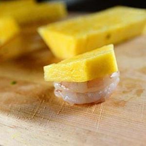 Cách làm thịt cuộn tôm và thơm nướng