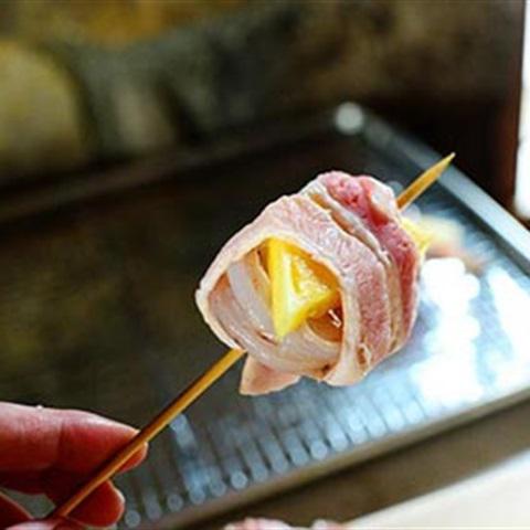 Cách làm thịt cuộn tôm và thơm nướng