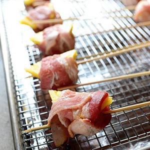 Cách làm thịt cuộn tôm và thơm nướng