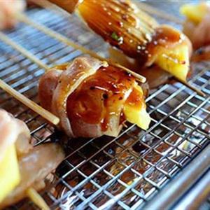 Cách làm thịt cuộn tôm và thơm nướng