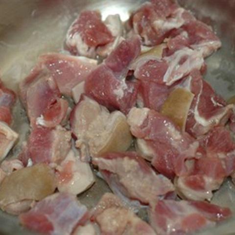 Cách làm thịt dê nấu khoai sọ