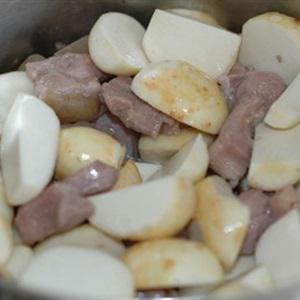 Cách làm thịt dê nấu khoai sọ