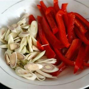 Cách làm thịt dê xào sả ớt