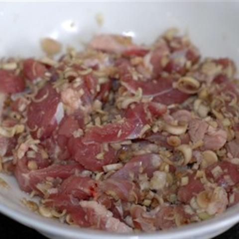 Cách làm thịt dê xào sả ớt