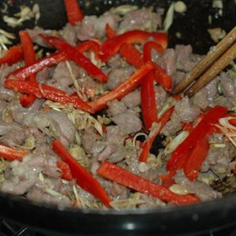 Cách làm thịt dê xào sả ớt