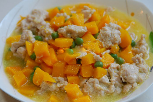 Thịt gà băm xào bí đỏ