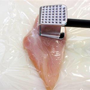 Cách làm thịt gà cuộn bông cải