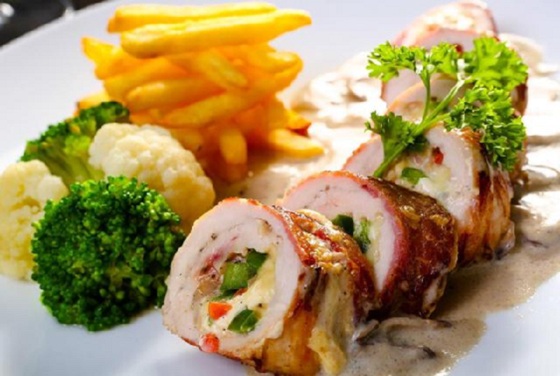 Thịt gà cuộn phô mai đầy hấp dẫn và lôi cuốn