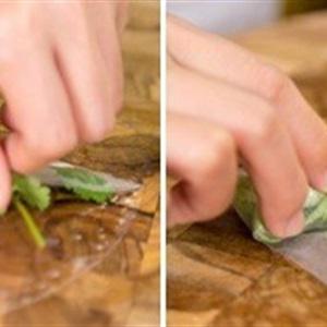 Cách làm thịt gà cuộn rau củ