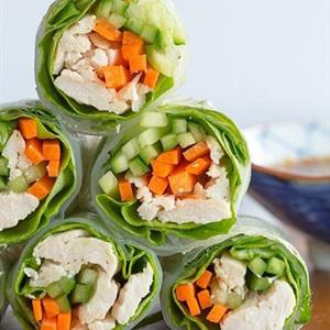 Cách làm thịt gà cuộn rau củ
