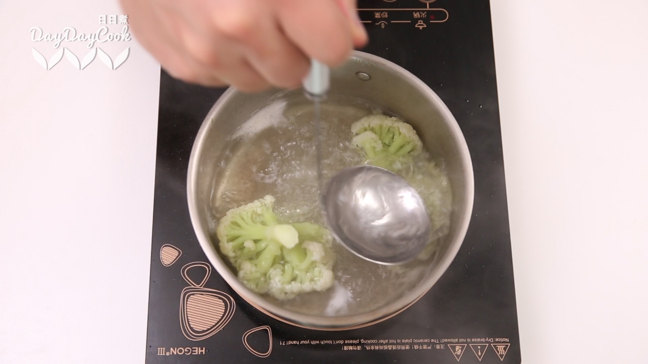 Thịt gà hầm hạt dẻ bùi thơm, hấp dẫn