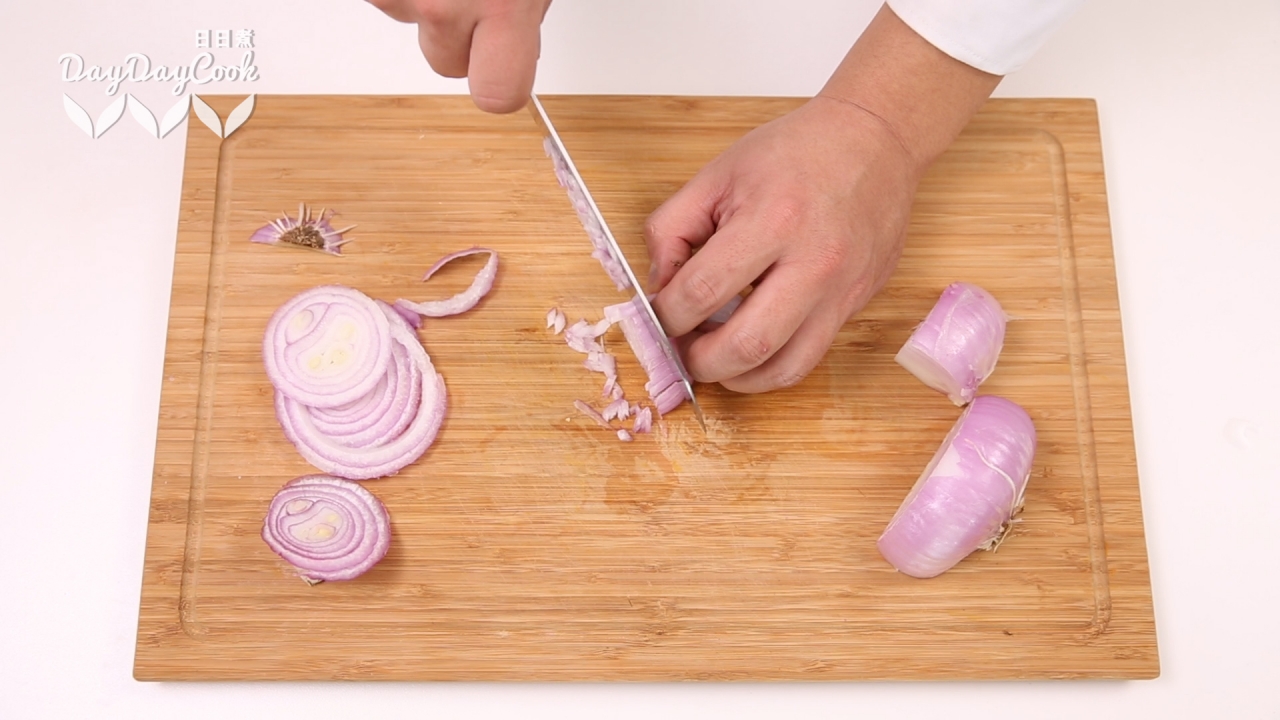 Thịt gà hầm hạt dẻ bùi thơm, hấp dẫn