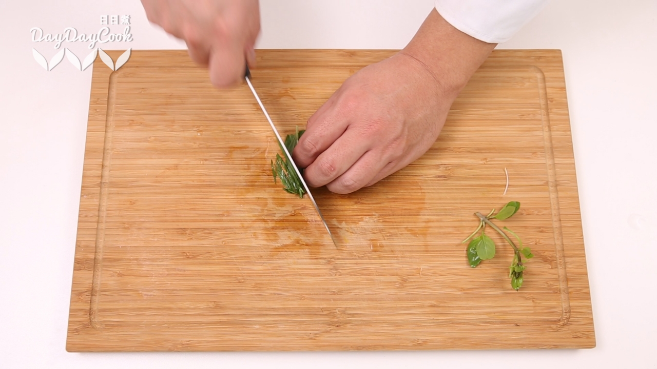 Thịt gà hầm hạt dẻ bùi thơm, hấp dẫn