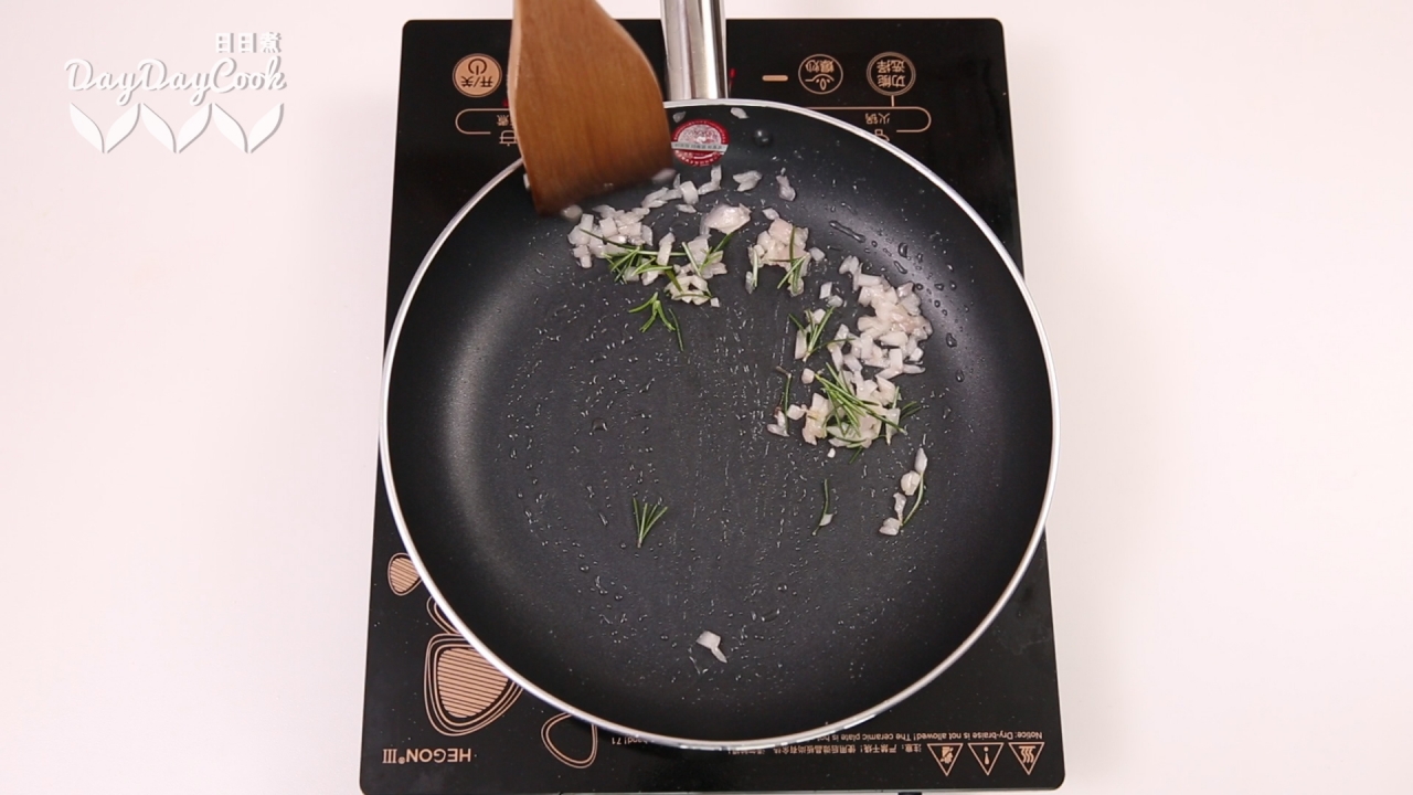 Thịt gà hầm hạt dẻ bùi thơm, hấp dẫn