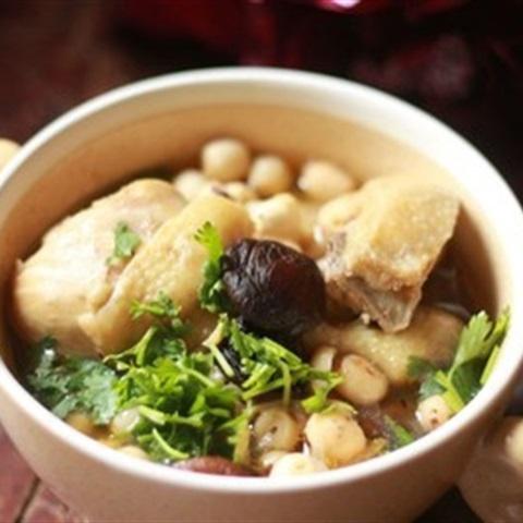 Cách làm thịt gà hầm hạt sen