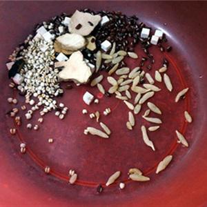 Cách làm thịt gà hầm thuốc bắc