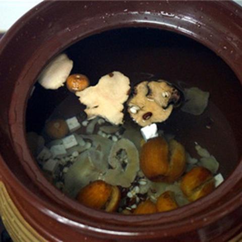 Cách làm thịt gà hầm thuốc bắc