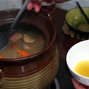 Cách làm thịt gà hầm thuốc bắc