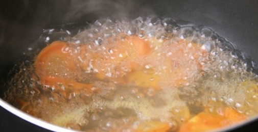 Thịt gà hấp lá sen ngon bổ, thanh mát dễ làm cho ngày hè