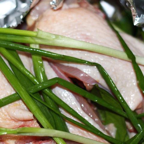 Cách làm thịt gà hấp muối