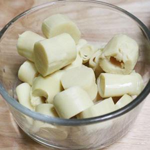 Cách làm thịt gà kho măng