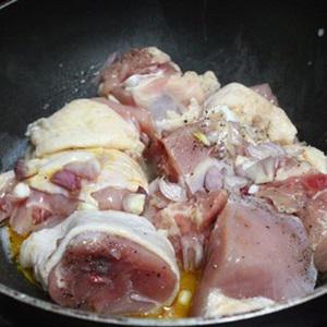 Cách làm thịt gà kho măng