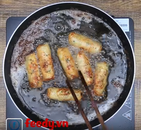 Thịt gà lá chanh xưa rồi, bây giờ phải làm gà rang lá lốt mới đúng điệu