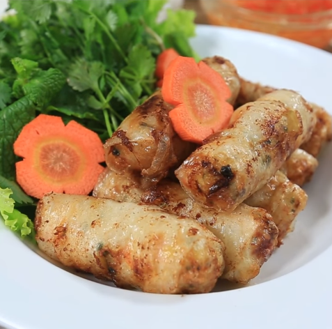 Thịt gà lá chanh xưa rồi, bây giờ phải làm gà rang lá lốt mới đúng điệu