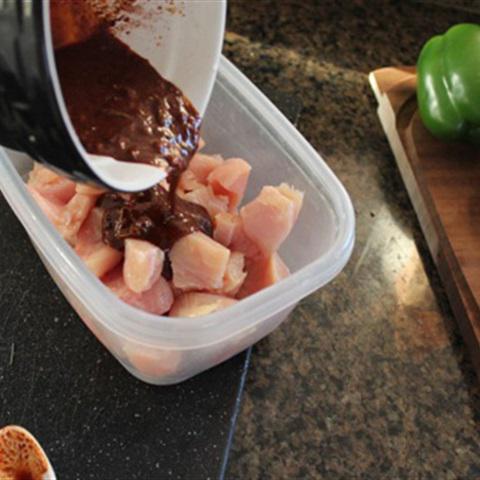 Cách làm thịt gà nướng xiên sốt chanh