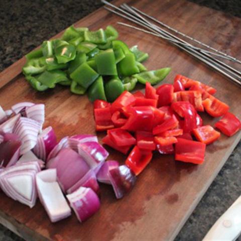 Cách làm thịt gà nướng xiên sốt chanh