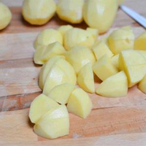 Cách làm thịt gà om khoai tây