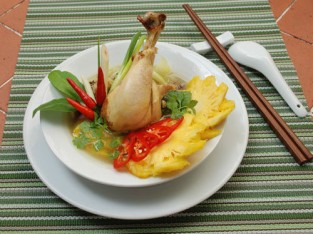 Thịt gà om trái thơm