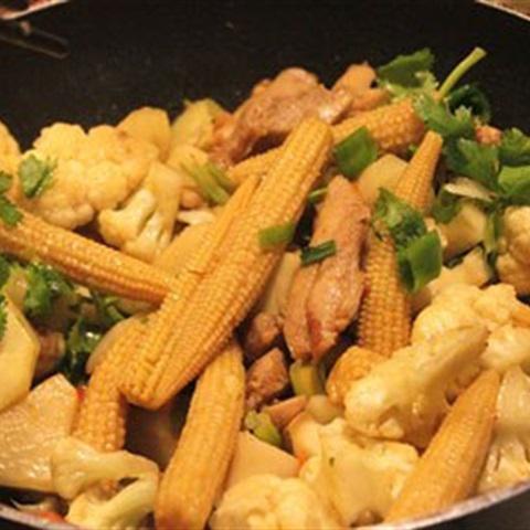 Cách làm thịt gà phi lê xào rau củ