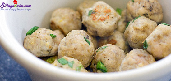 Thịt gà viên hầm sốt trâu – bạn thử chưa?