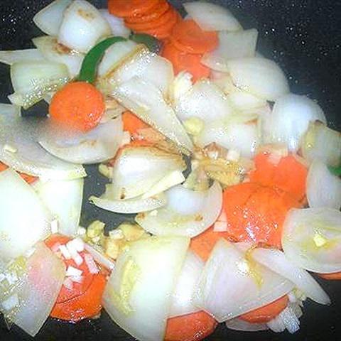 Cách làm thịt gà viên sốt chua ngọt