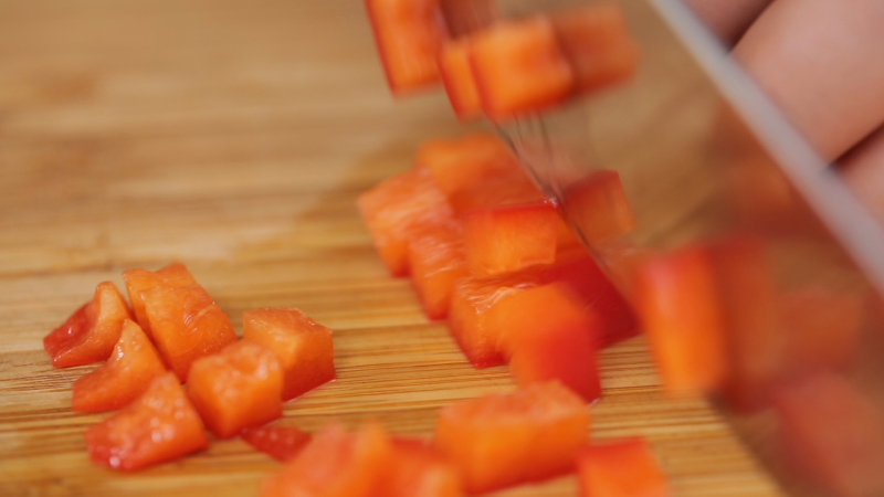 Thịt gà xào củ hoa ly và mướp độc đáo, thơm ngon