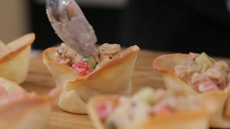 Thịt gà xào củ hoa ly và mướp độc đáo, thơm ngon