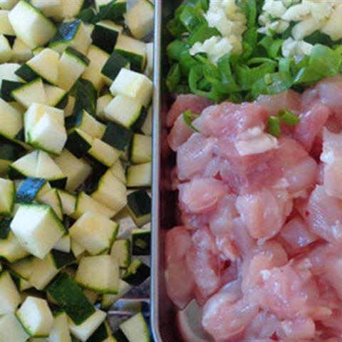 Cách làm thịt gà xào đậu phộng