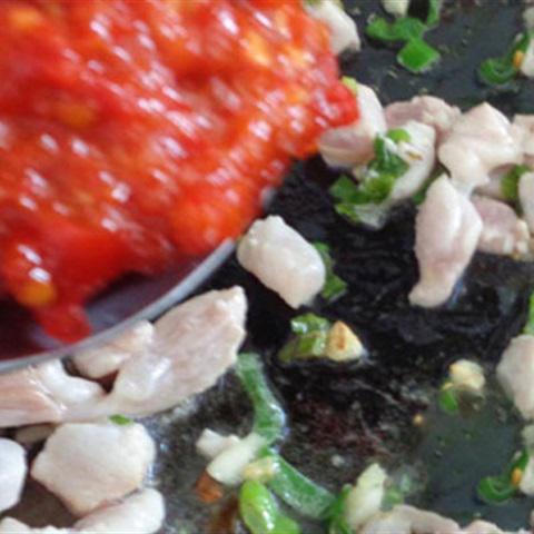 Cách làm thịt gà xào đậu phộng