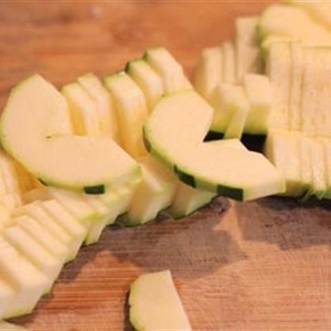 Cách làm thịt gà xào dưa cải chua