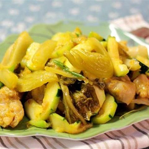 Cách làm thịt gà xào dưa cải chua