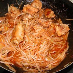 Cách làm thịt gà xào giá